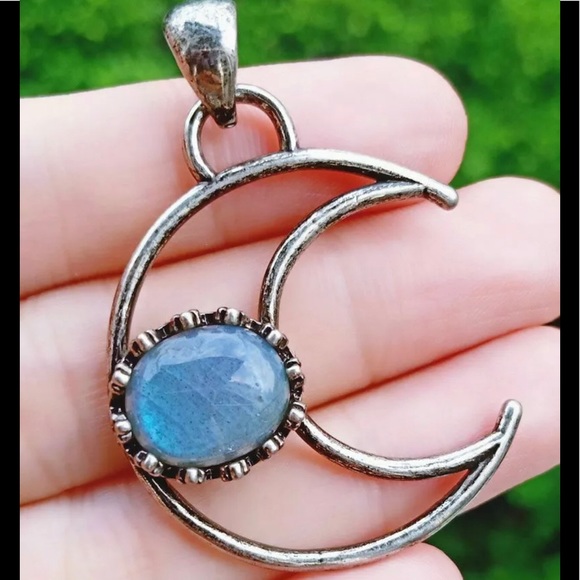 Labradorite Stone Moon Crescent Necklace Silver - Picture 4 of 7